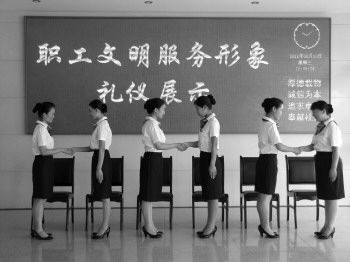 文明之儀，服務(wù)之禮——集中展示現(xiàn)代禮儀服務(wù)的核心內(nèi)涵與實(shí)踐價值